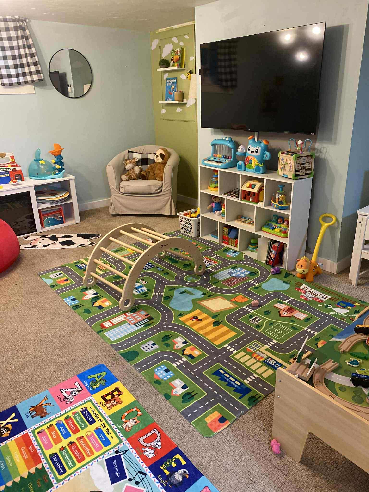 Indoor play area with wooden climbing arch
